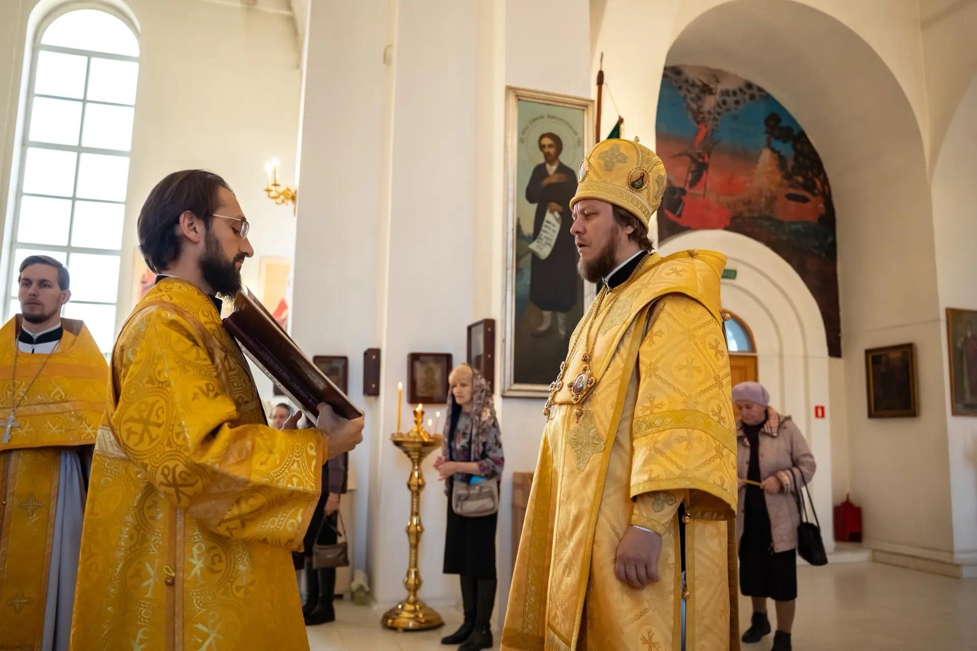Литургия в пятницу 19-й седмицы по Пятидесятнице, апостола и евангелиста Иоанна Богослова