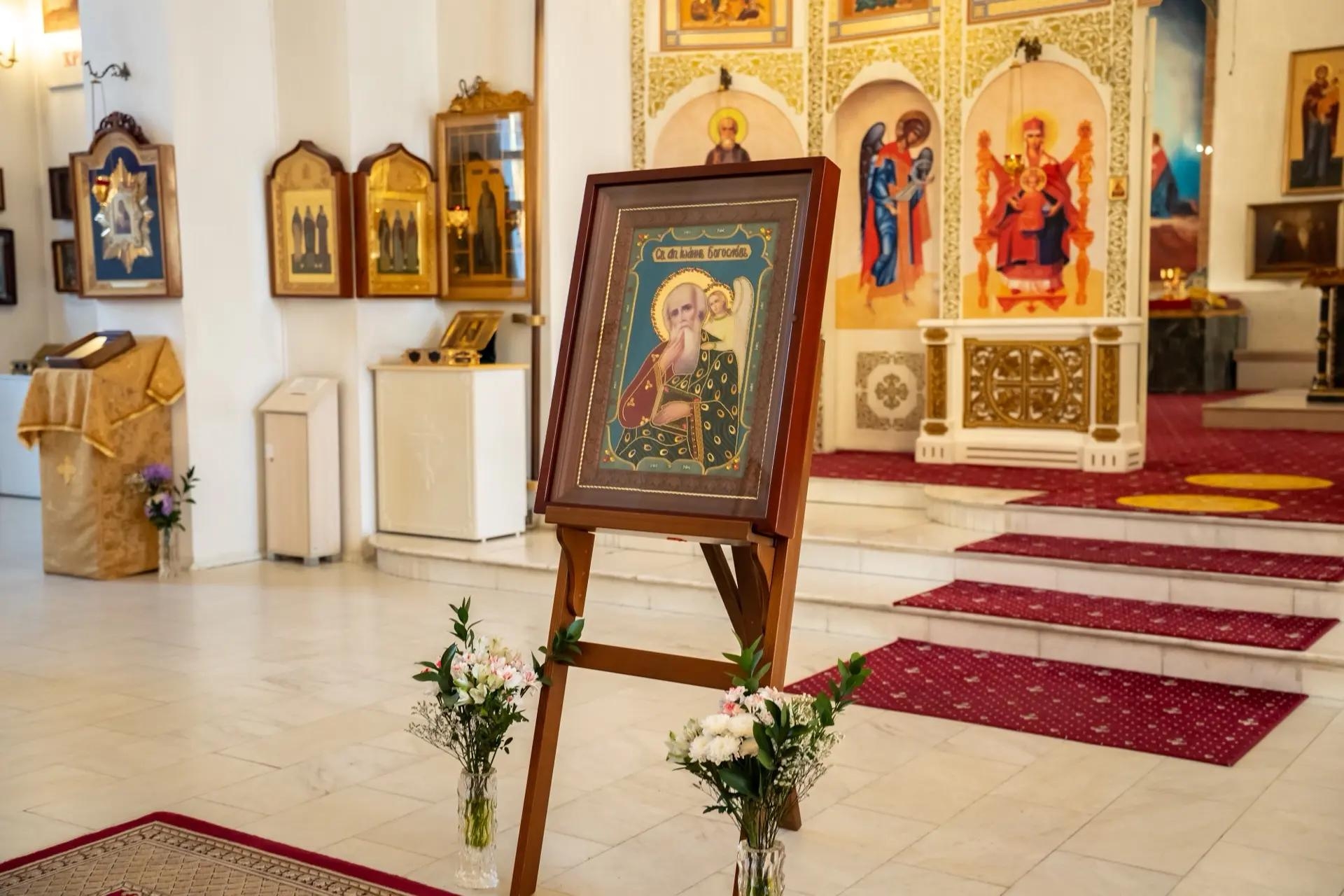 Литургия в пятницу 19-й седмицы по Пятидесятнице, апостола и евангелиста Иоанна Богослова