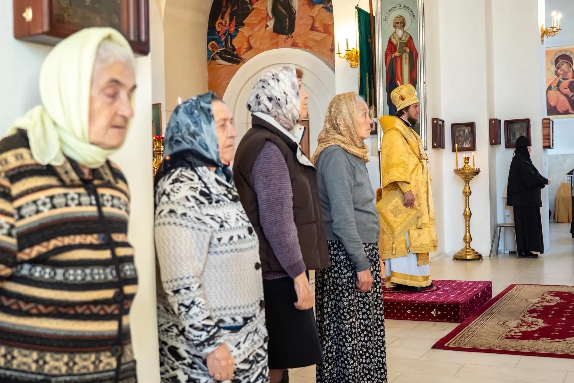 Литургия в пятницу 19-й седмицы по Пятидесятнице, апостола и евангелиста Иоанна Богослова