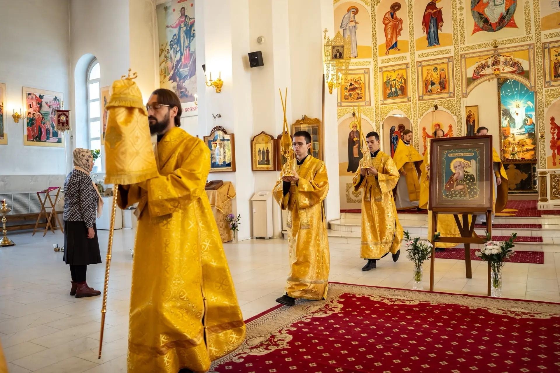 Литургия в пятницу 19-й седмицы по Пятидесятнице, апостола и евангелиста Иоанна Богослова