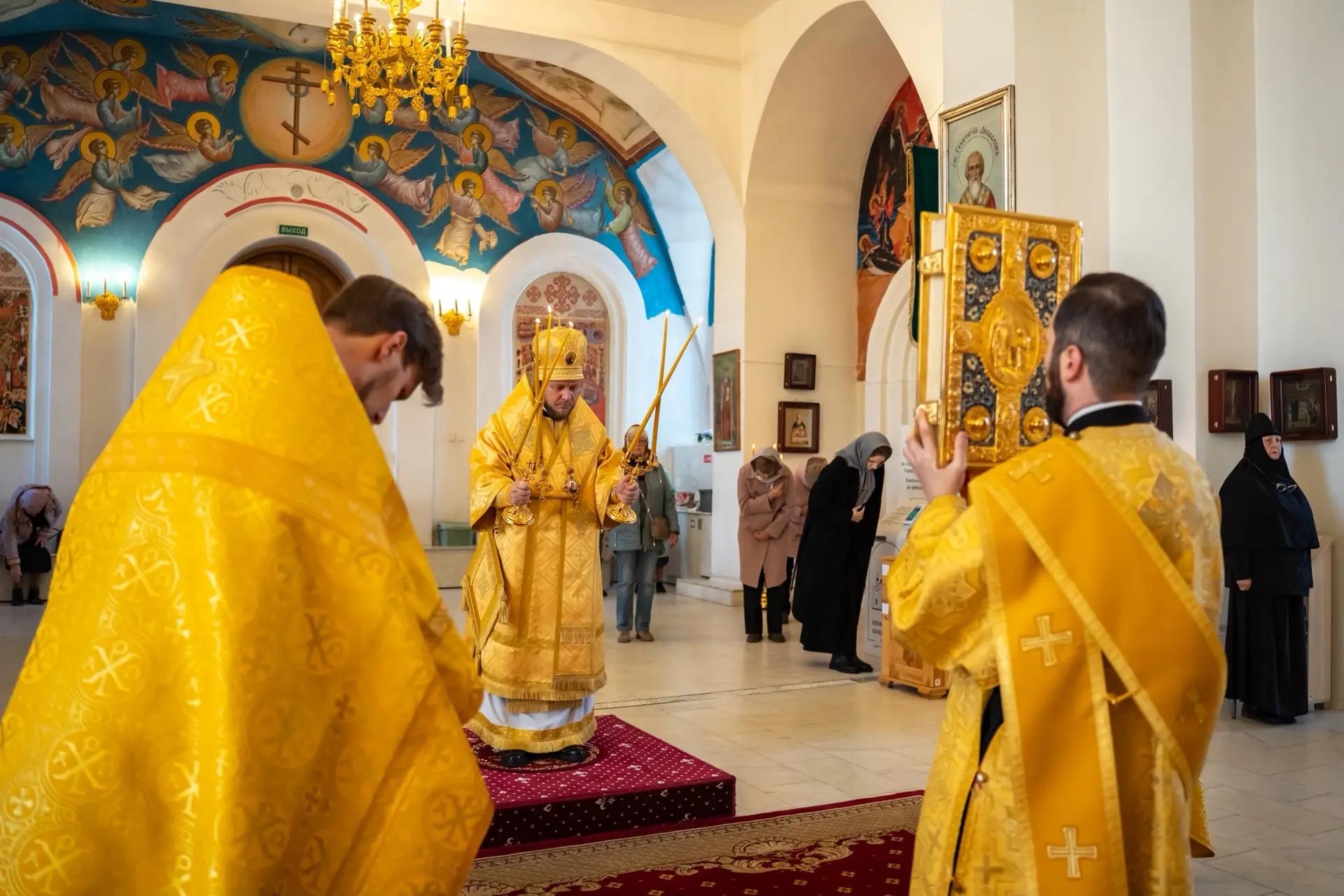 Литургия в пятницу 19-й седмицы по Пятидесятнице, апостола и евангелиста Иоанна Богослова