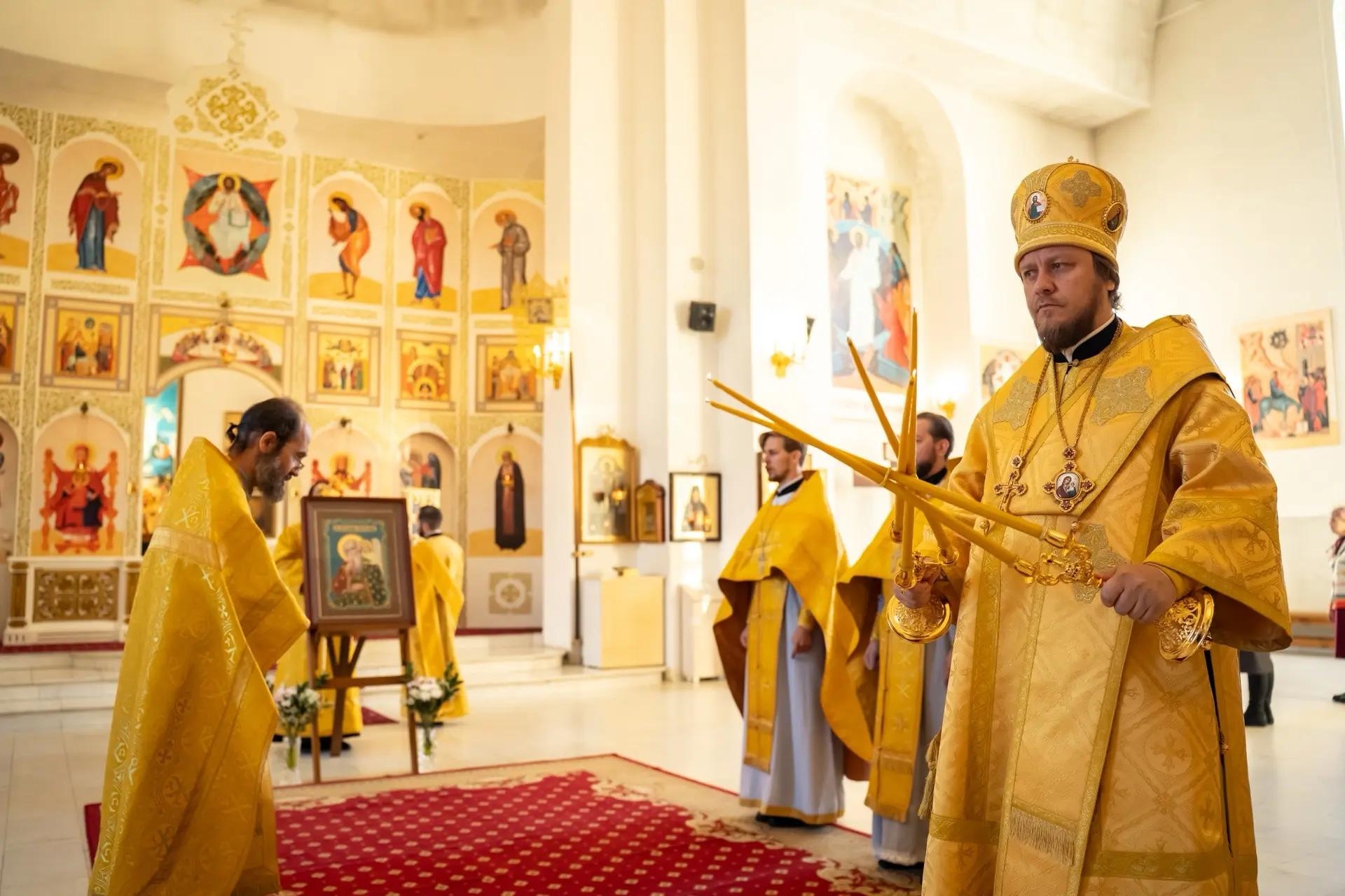 Литургия в пятницу 19-й седмицы по Пятидесятнице, апостола и евангелиста Иоанна Богослова