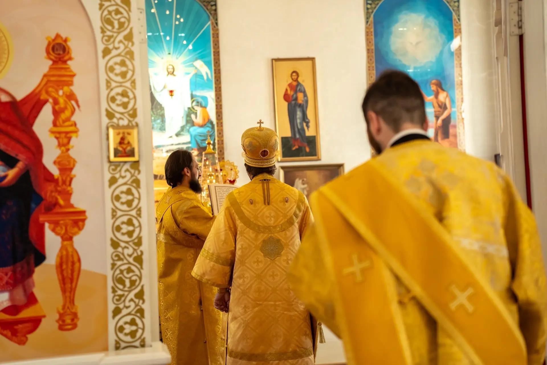 Литургия в пятницу 19-й седмицы по Пятидесятнице, апостола и евангелиста Иоанна Богослова