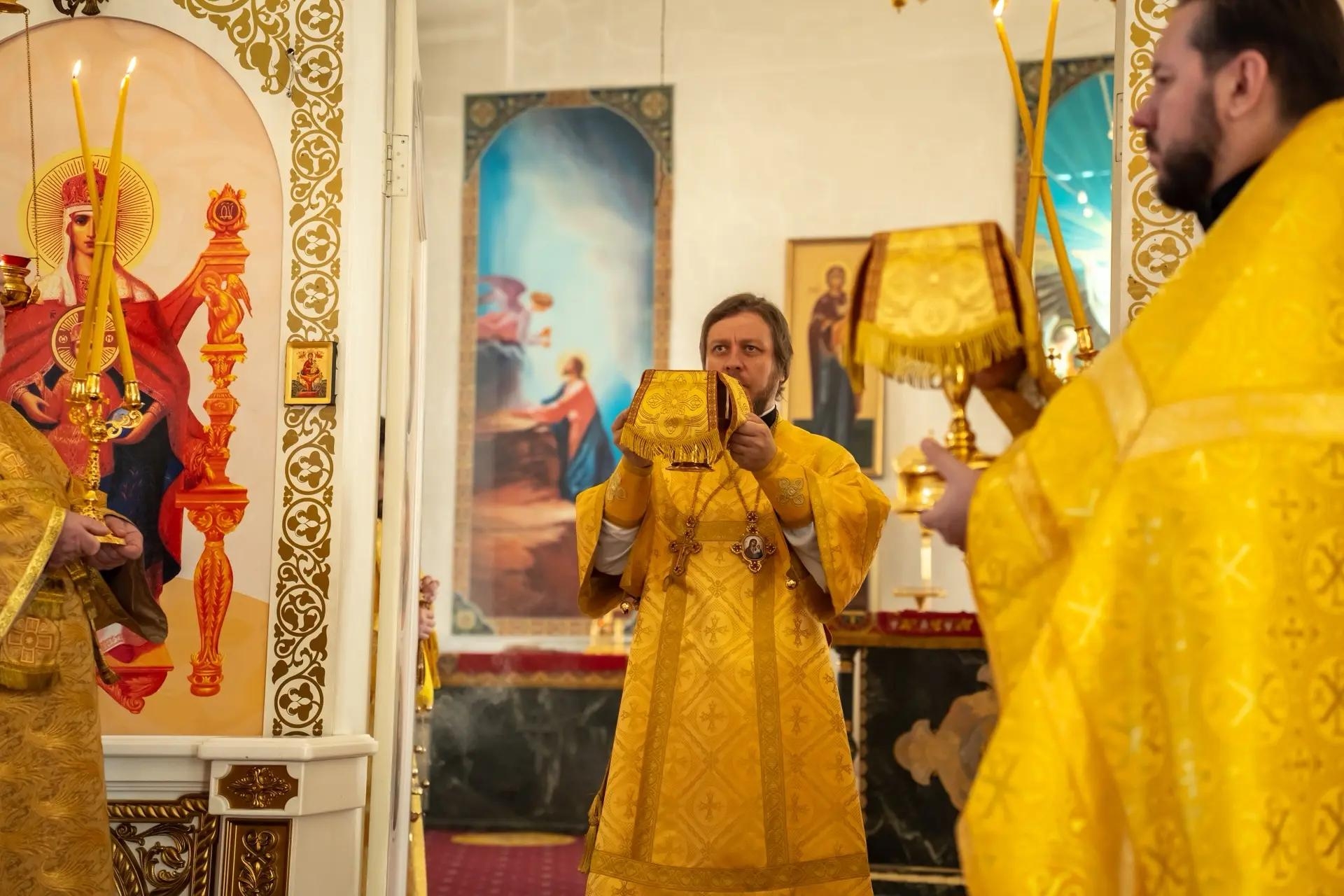 Литургия в пятницу 19-й седмицы по Пятидесятнице, апостола и евангелиста Иоанна Богослова
