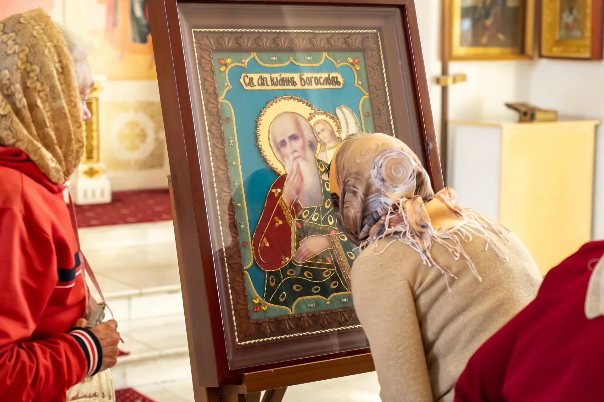Литургия в пятницу 19-й седмицы по Пятидесятнице, апостола и евангелиста Иоанна Богослова