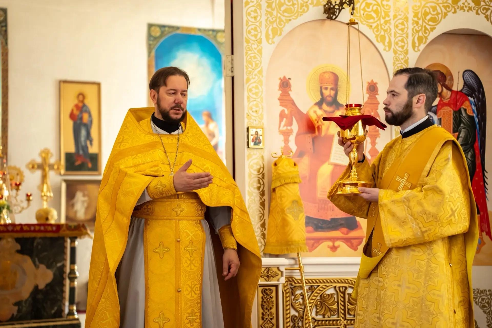 Литургия в пятницу 19-й седмицы по Пятидесятнице, апостола и евангелиста Иоанна Богослова