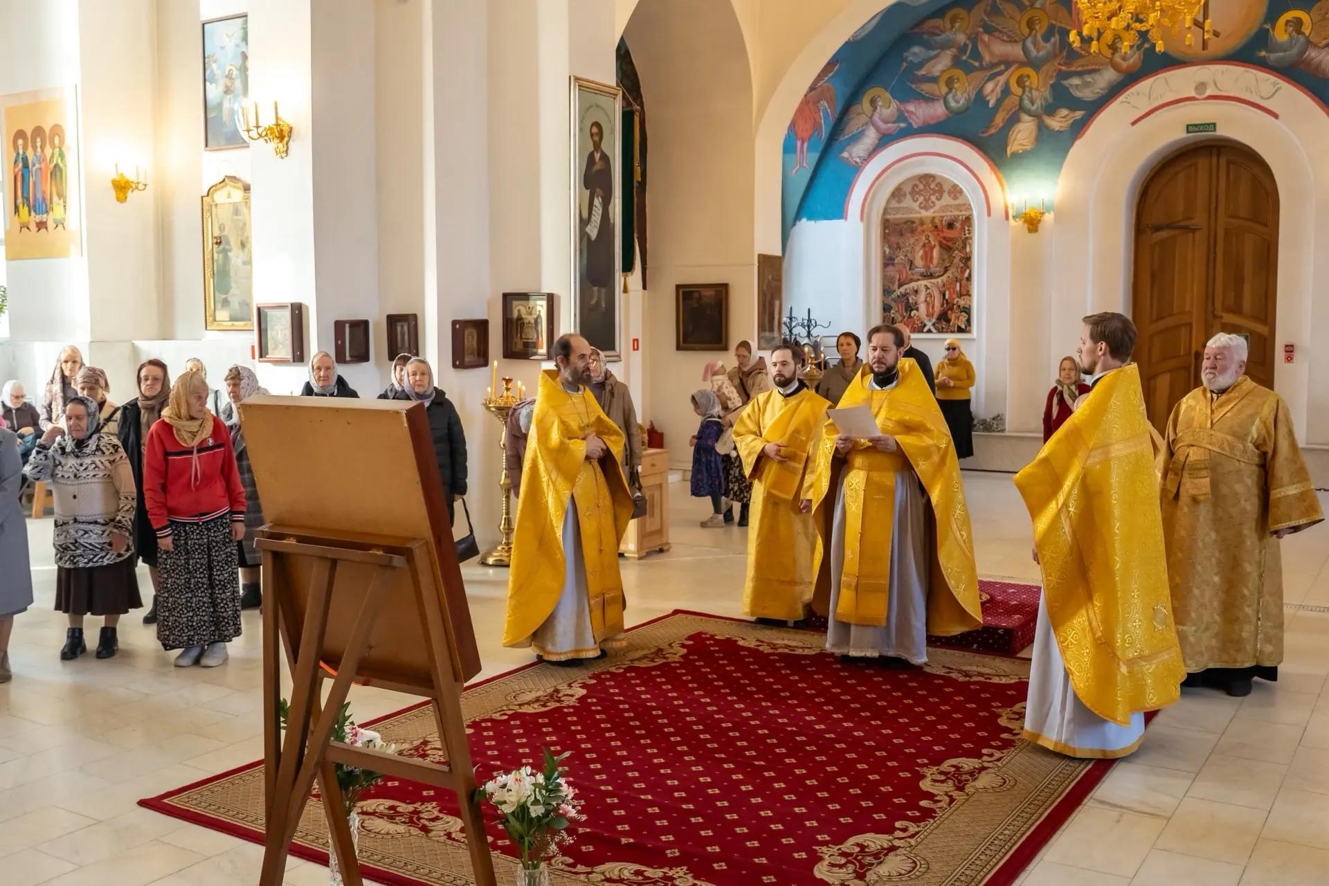 Литургия в пятницу 19-й седмицы по Пятидесятнице, апостола и евангелиста Иоанна Богослова