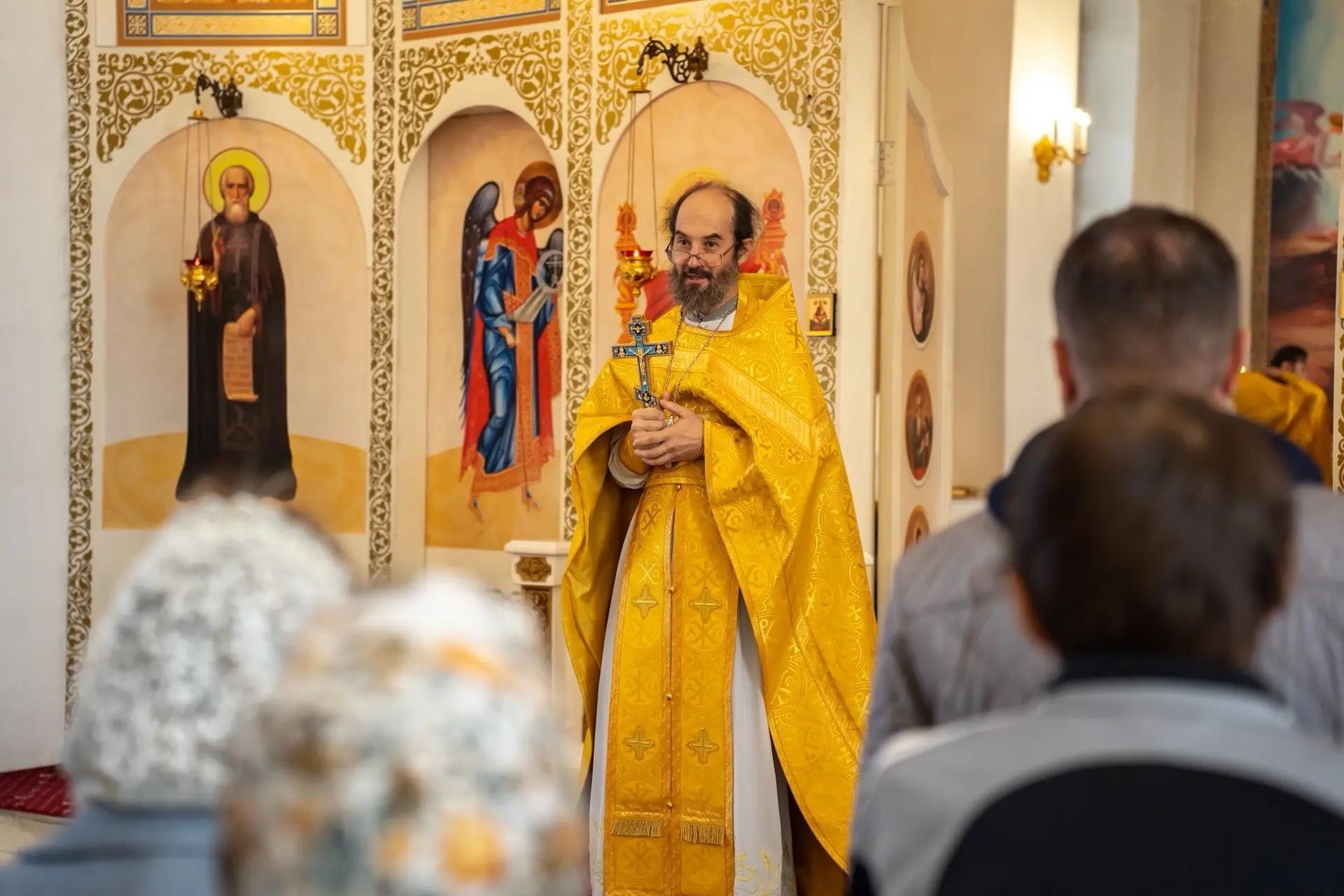 Литургия в пятницу 19-й седмицы по Пятидесятнице, апостола и евангелиста Иоанна Богослова