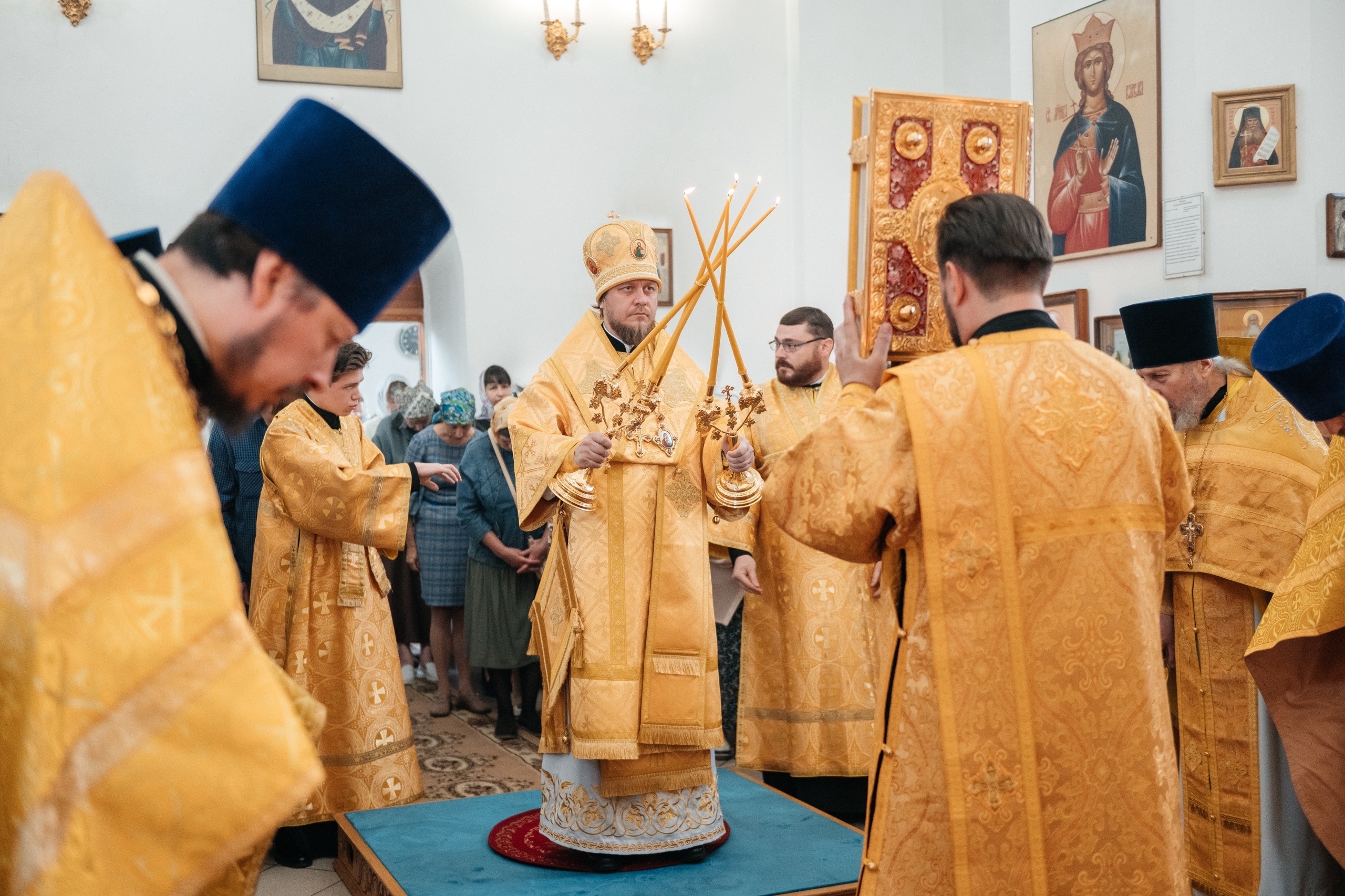 Божественная литургия в Покровском храме г. Трехгорный