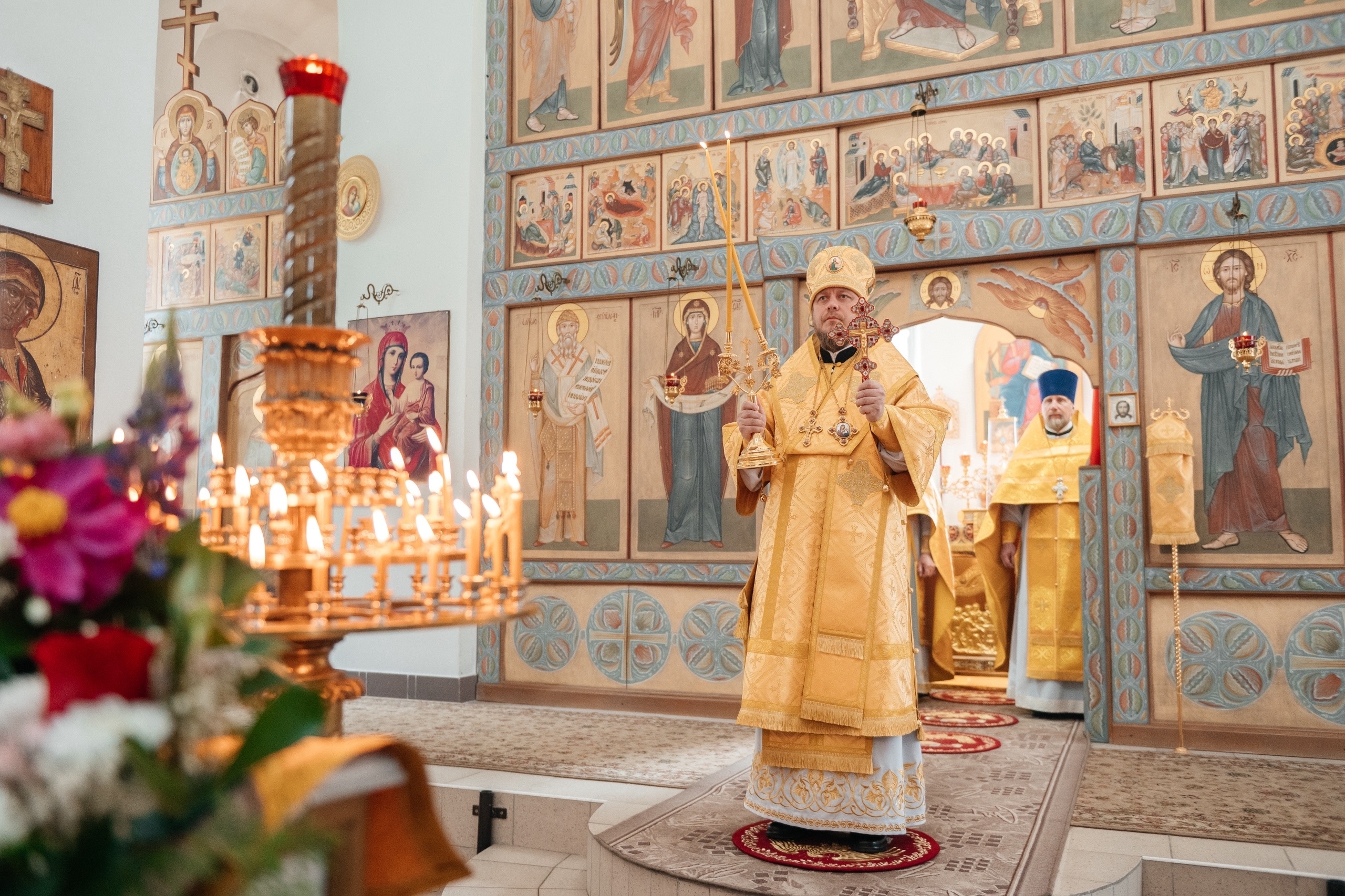 Божественная литургия в Покровском храме г. Трехгорный
