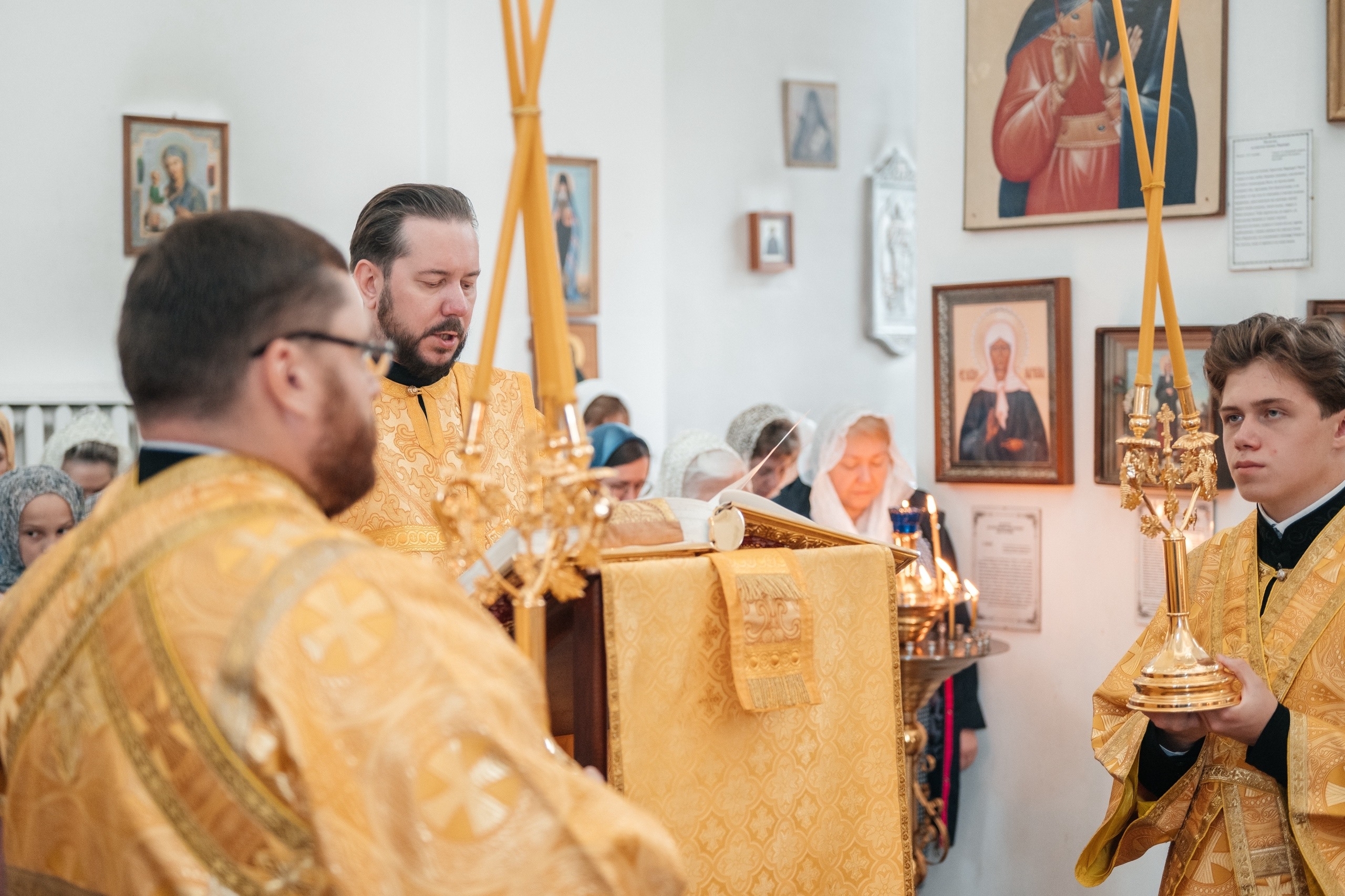 Божественная литургия в Покровском храме г. Трехгорный