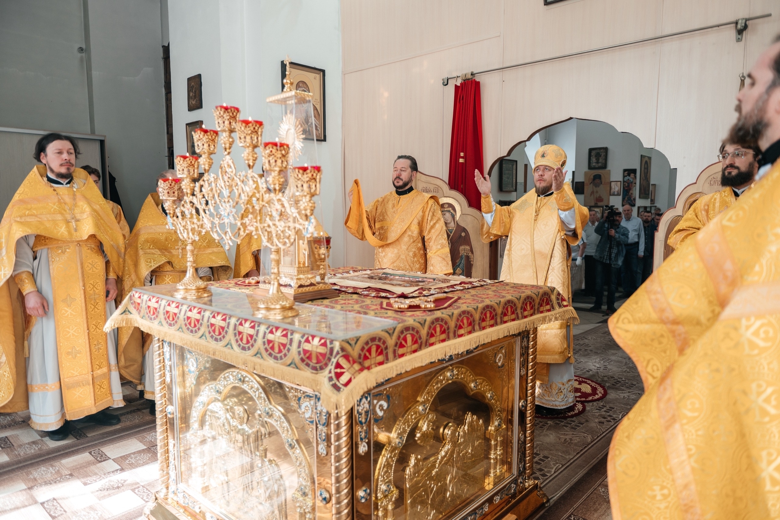 Божественная литургия в Покровском храме г. Трехгорный