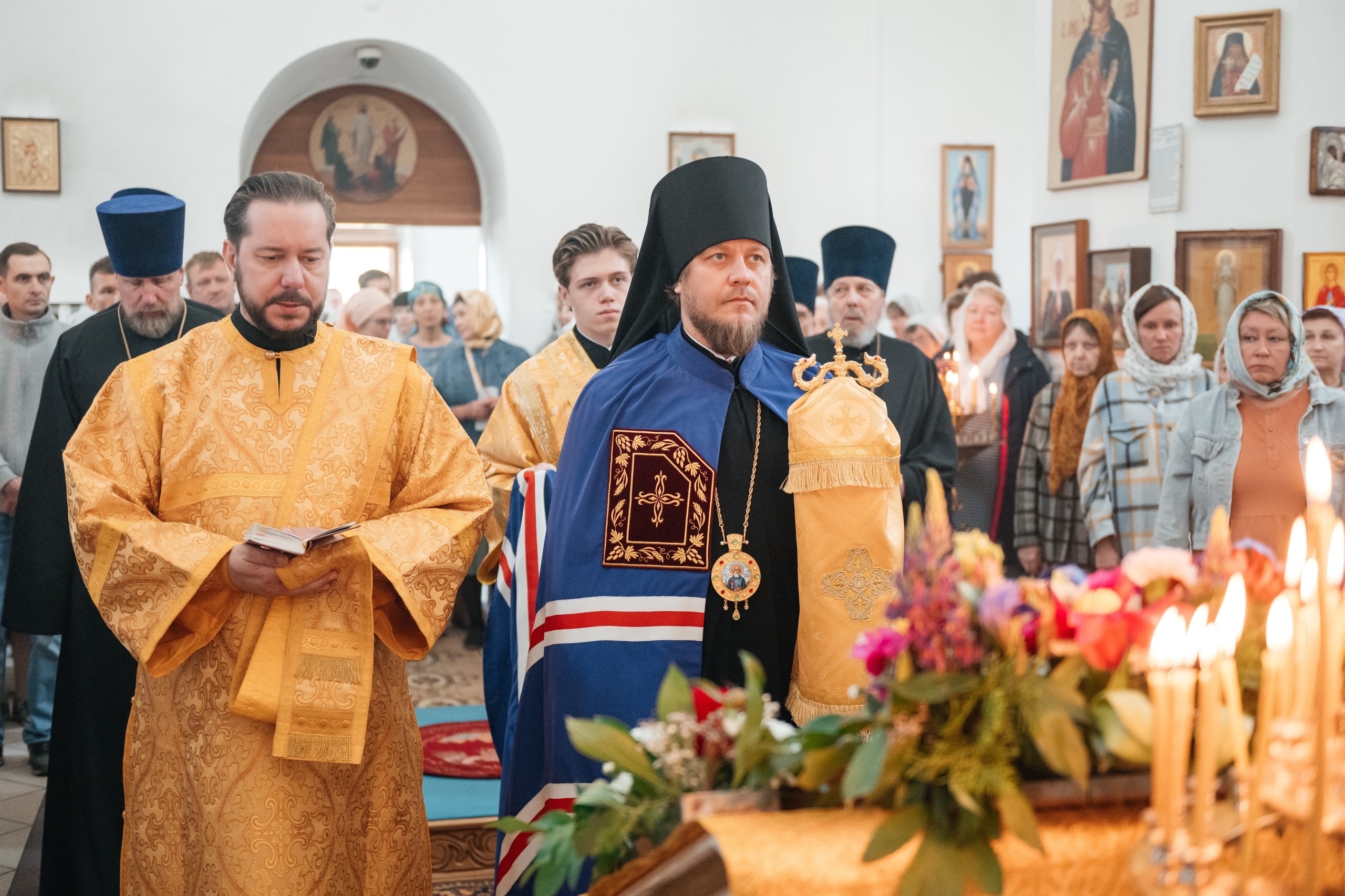 Божественная литургия в Покровском храме г. Трехгорный