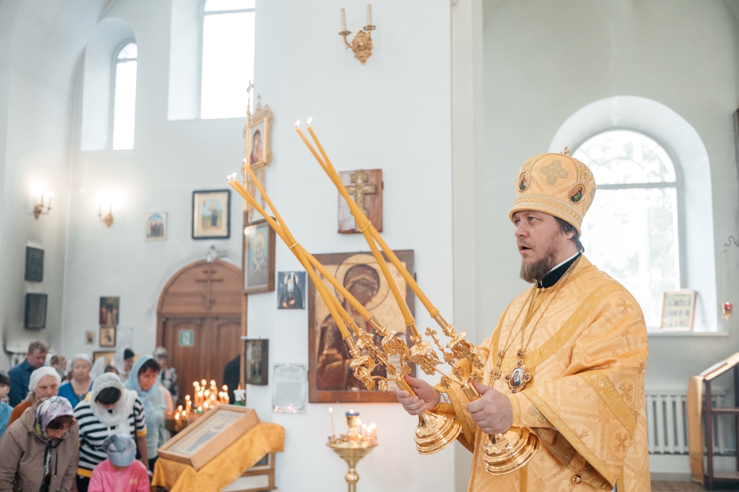 Божественная литургия в Покровском храме г. Трехгорный