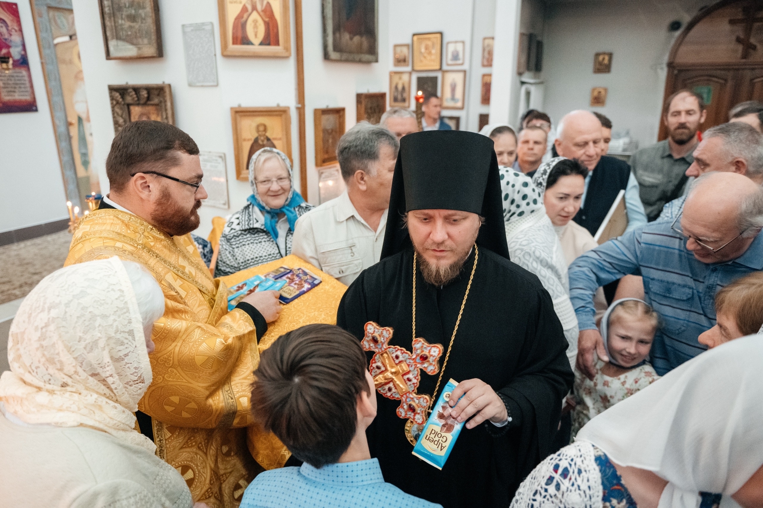 Божественная литургия в Покровском храме г. Трехгорный