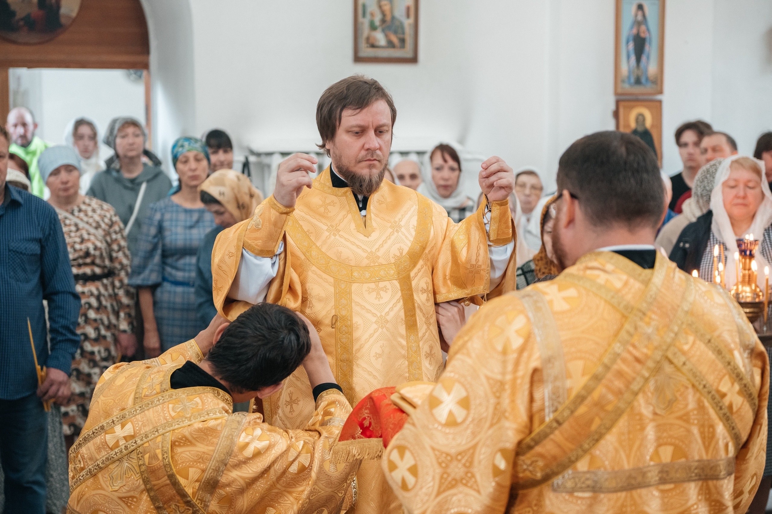 Божественная литургия в Покровском храме г. Трехгорный