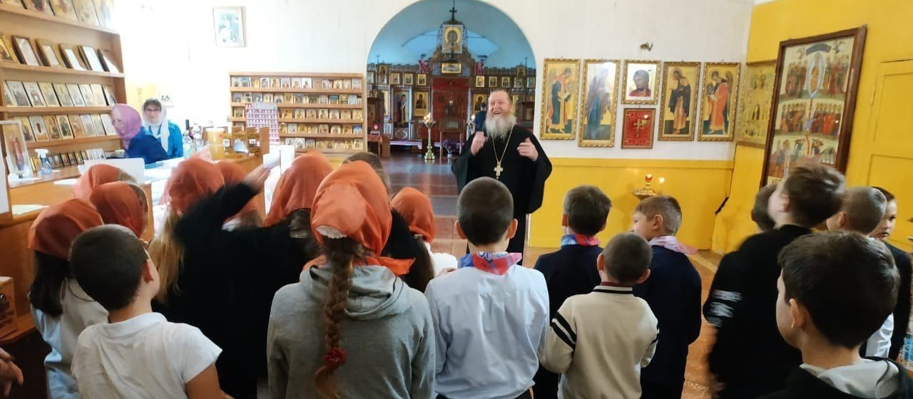 УРОК ДЛЯ ШКОЛЬНИКОВ В ДИМИТРИЕВСКОМ ХРАМЕ Г. СИМ