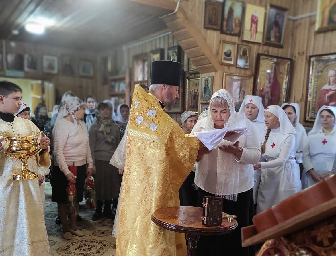 ПОСВЯЩЕНИЕ СЕСТЕР МИЛОСЕРДИЯ В ПАНТЕЛЕИМОНОВСКОМ ХРАМЕ Г. ЮРЮЗАНЬ