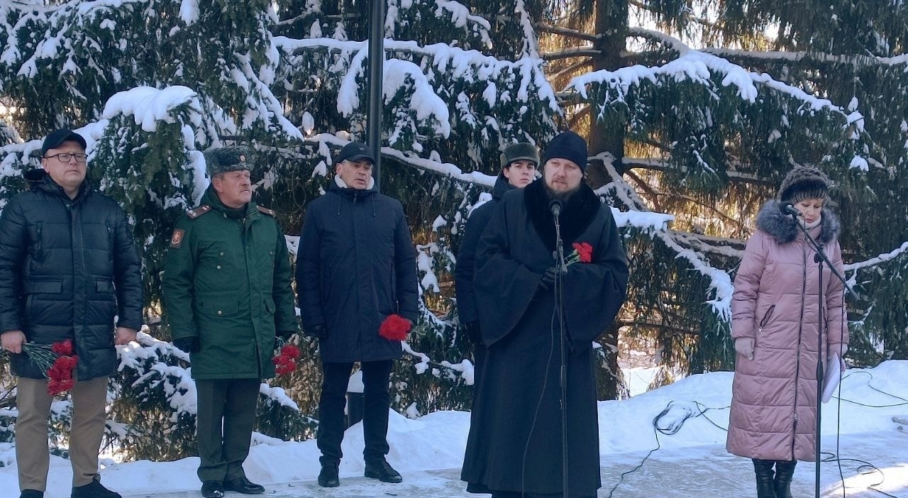 МИТИНГ, ПОСВЯЩЕННЫЙ ДНЮ ГЕРОЕВ ОТЕЧЕСТВА