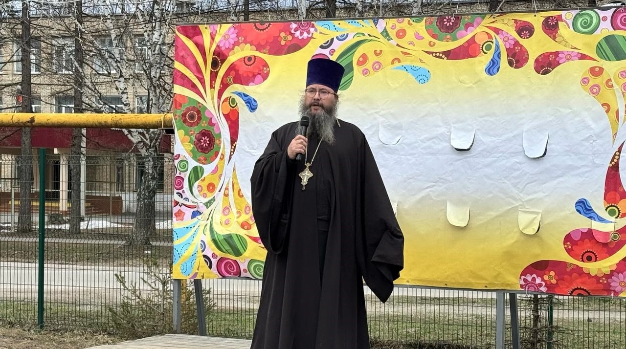 КОНЦЕРТ В ПРАЗДНИК ВЕРБНОГО ВОСКРЕСЕНЬЯ В ПАРКЕ РАЙОНА ЛЕСОХИМИКОВ Г. АШИ