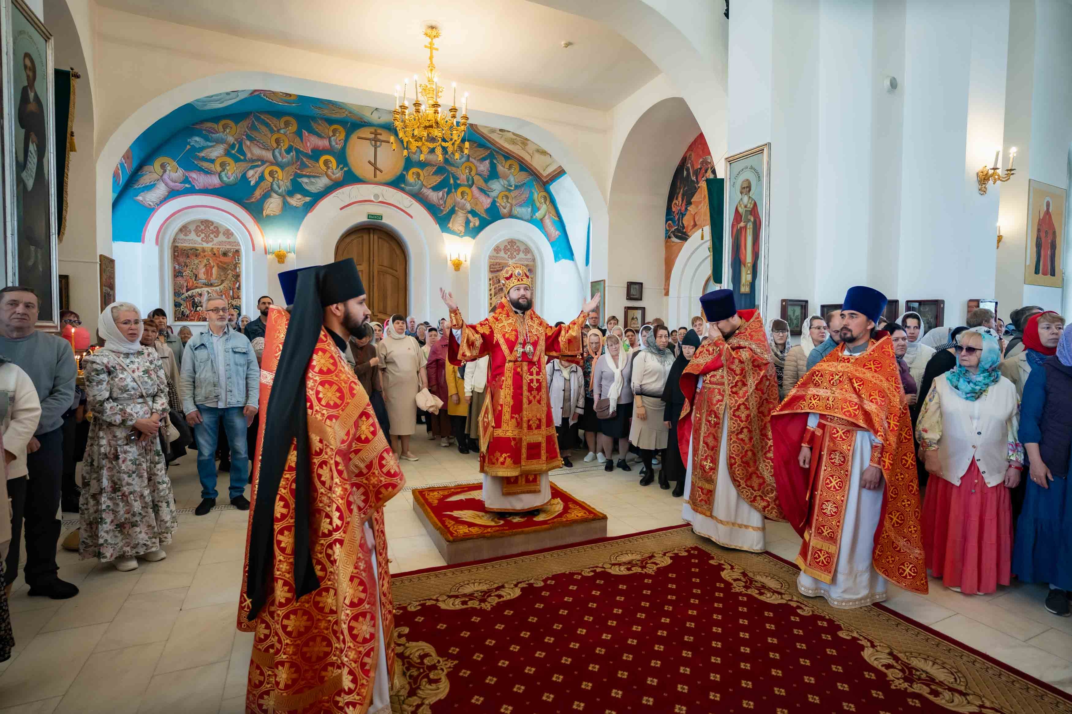 БОГОСЛУЖЕНИЕ В СЕРАФИМОВСКОМ СОБОРЕ