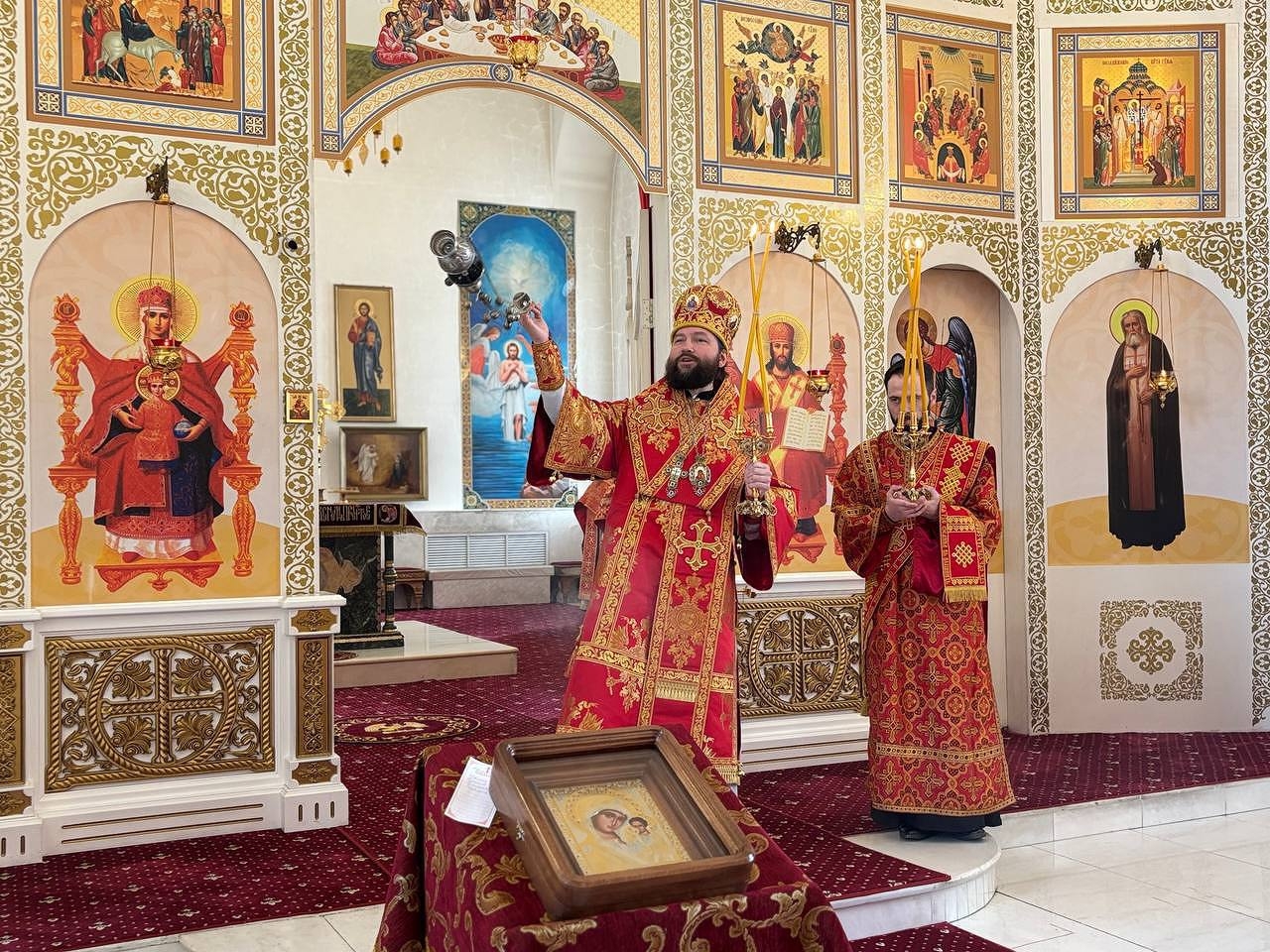 БОГОСЛУЖЕНИЕ В СЕРАФИМОВСКОМ КАФЕДРАЛЬНОМ СОБОРЕ