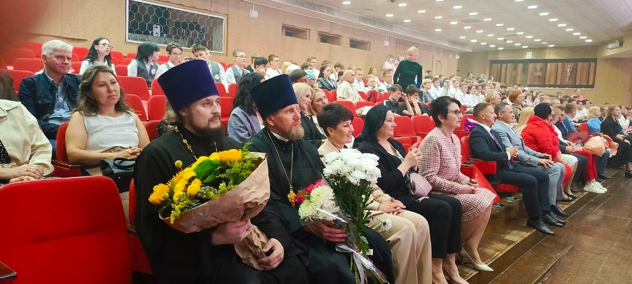ВРУЧЕНИЕ ДИПЛОМОВ ВЫПУСКНИКАМ ЗТТиЭ