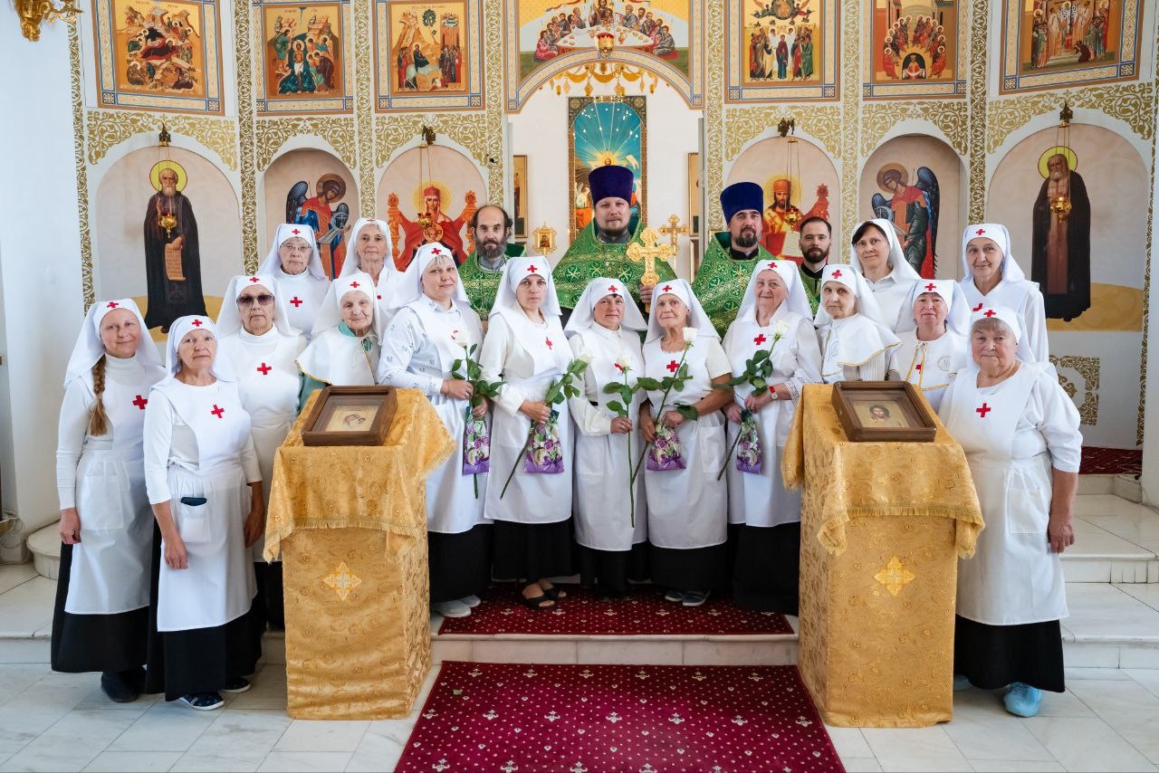 ПОСВЯЩЕНИЕ СЕСТЕР МИЛОСЕРДИЯ В СЕРАФИМОВСКОМ КАФЕДРАЛЬНОМ СОБОРЕ