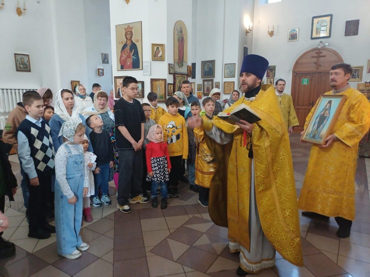 НАЧАЛО ЗАНЯТИЙ В ВОСКРЕСНОЙ ШКОЛЕ ПРИХОДА ХРАМА ПОКРОВА ПРЕСВЯТОЙ БОГОРОДИЦЫ ГОРОДА ТРЕХГОРНЫЙ
