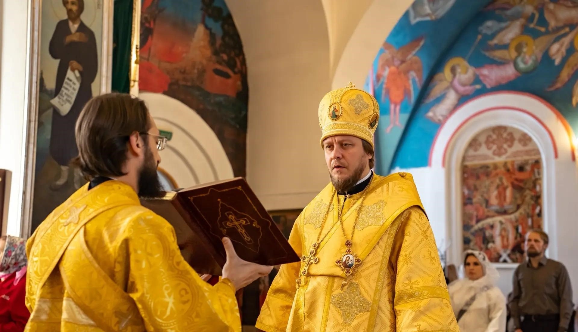 БОГОСЛУЖЕНИЕ В СЕРАФИМОВСКОМ КАФЕДРАЛЬНОМ СОБОРЕ