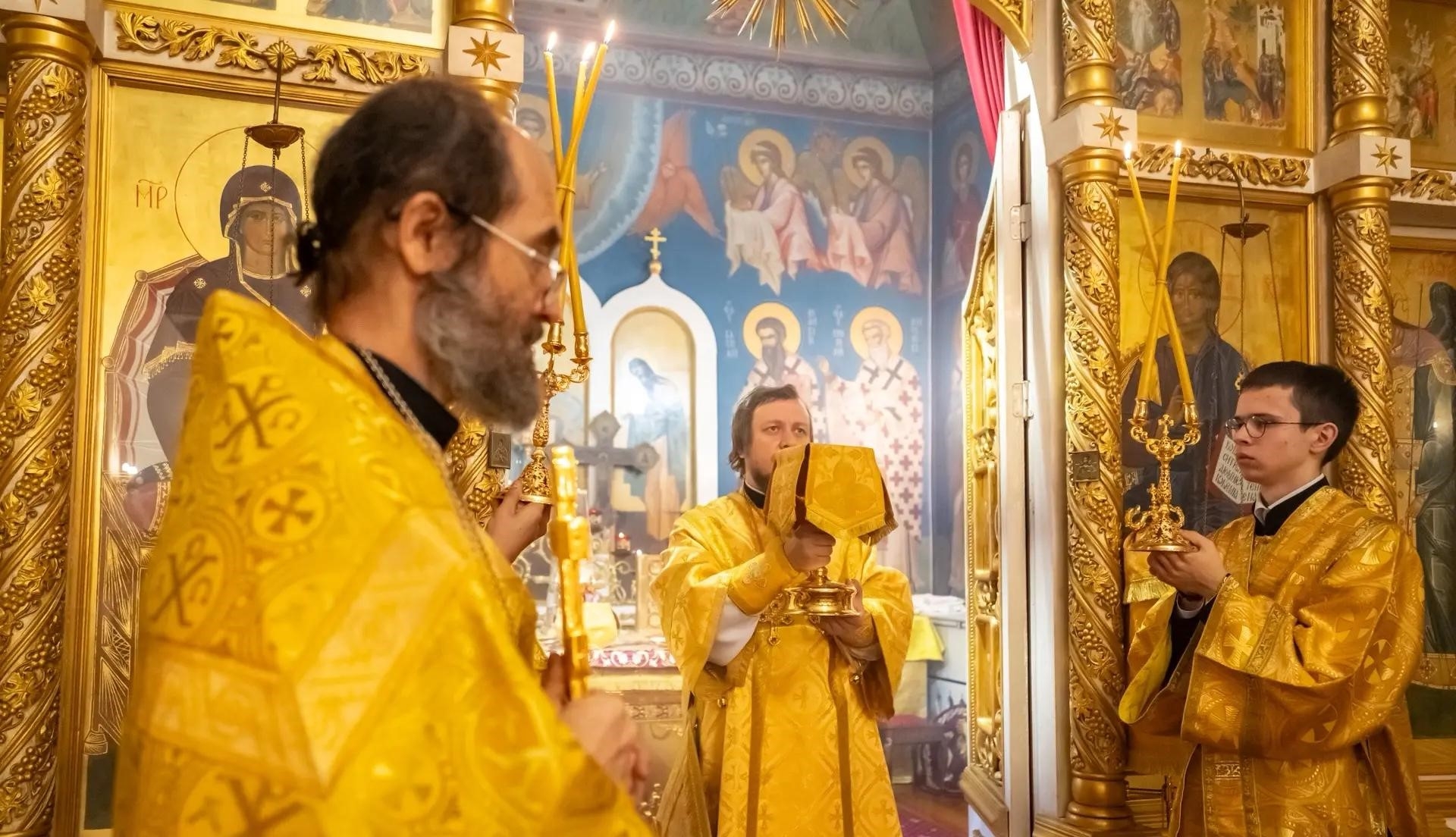 БОГОСЛУЖЕНИЕ В СЕРАФИМОВСКОМ КАФЕДРАЛЬНОМ СОБОРЕ