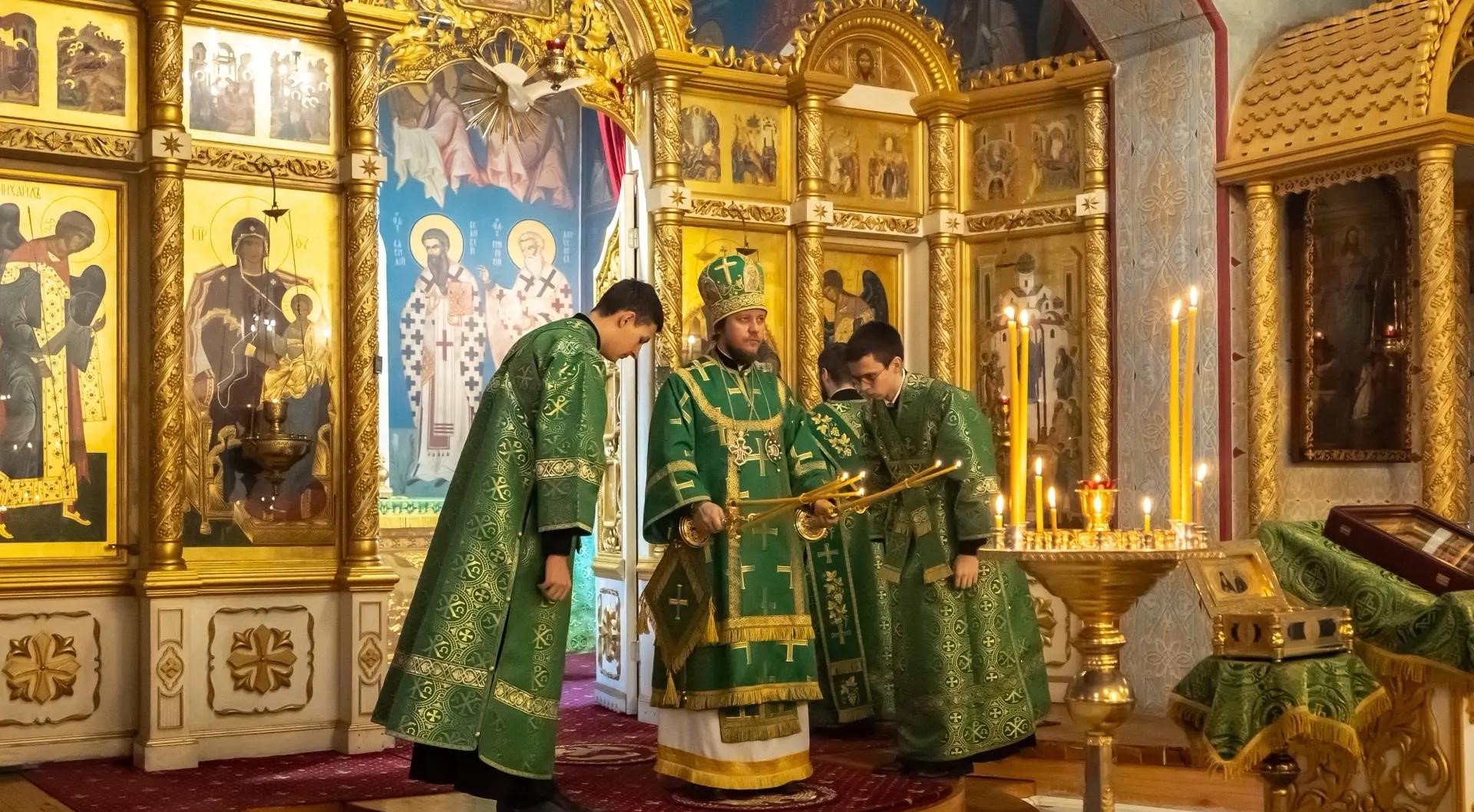 БОГОСЛУЖЕНИЕ В СЕРАФИМОВСКОМ КАФЕДРАЛЬНОМ СОБОРЕ
