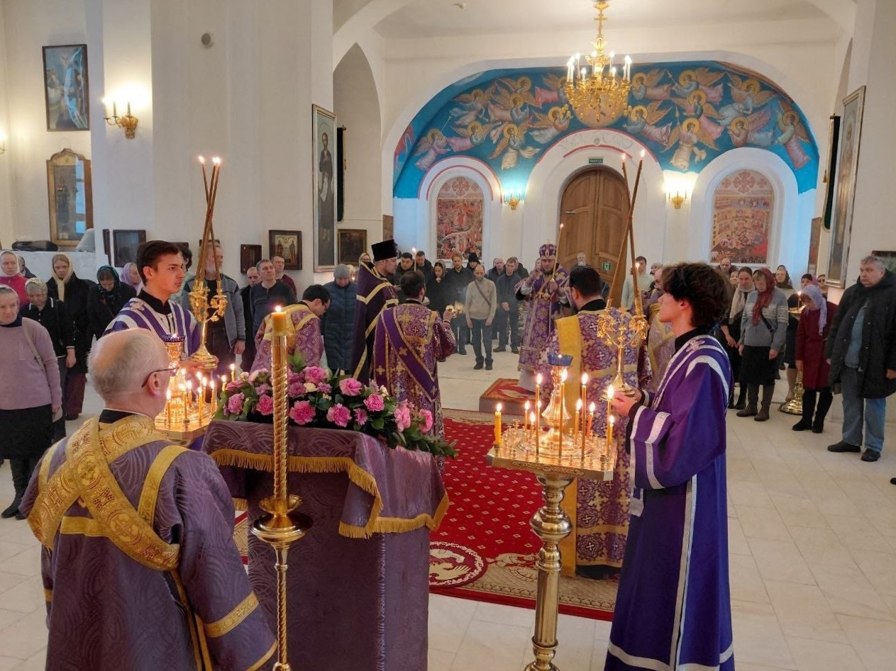 ВСЕНОЩНОЕ БДЕНИЕ В СЕРАФИМОВСКОМ КАФЕДРАЛЬНОМ СОБОРЕ Г. ЗЛАТОУСТ