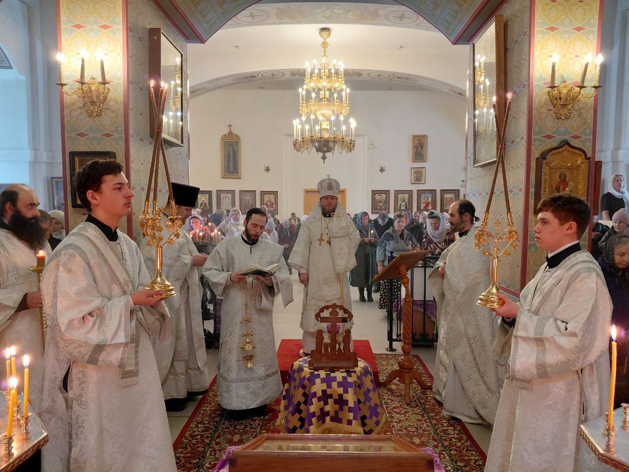 ПОМИНОВЕНИЕ УСОПШИХ В СЕРАФИМОВСКОМ КАФЕДРАЛЬНОМ СОБОРЕ