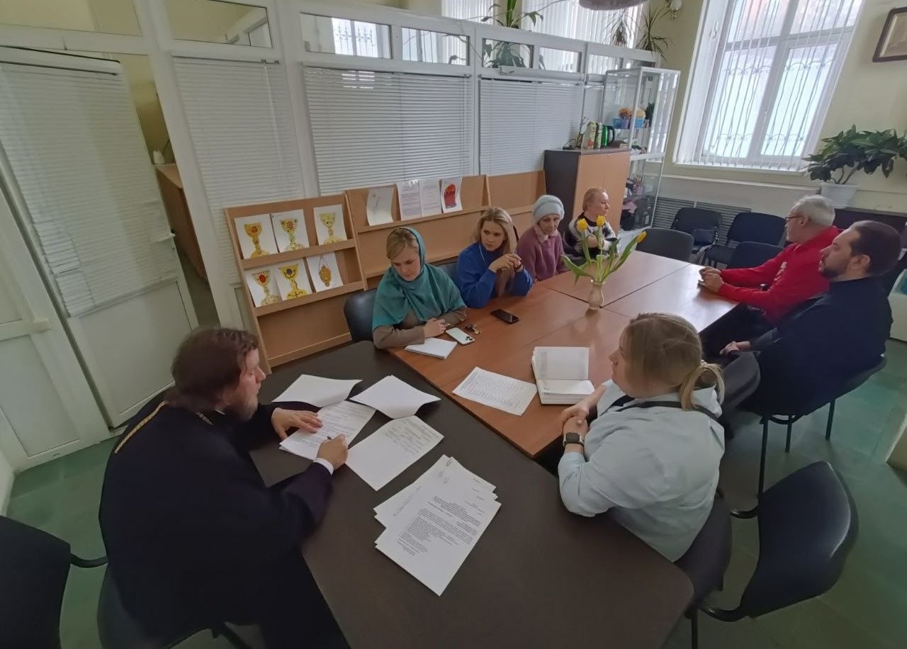 ПРИХОДСКОЕ СОБРАНИЕ В СЕРАФИМОВСКОМ КАФЕДРАЛЬНОМ СОБОРЕ