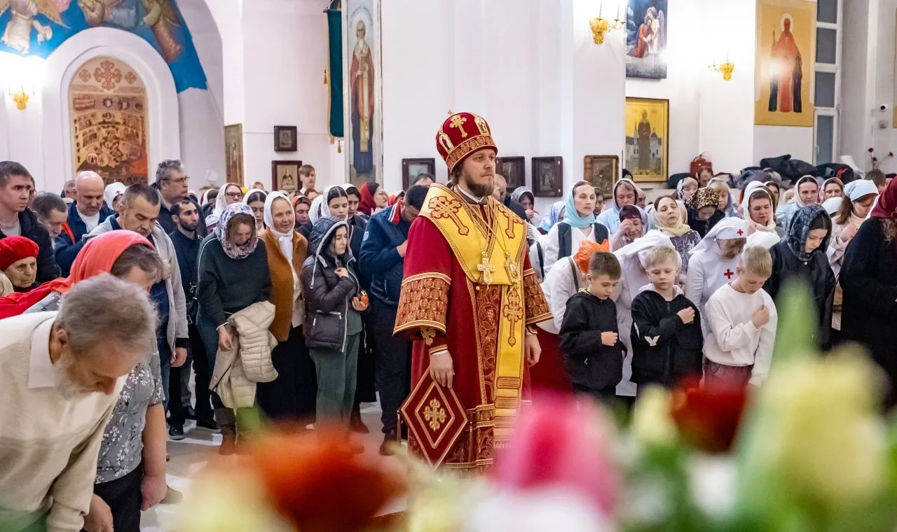 ПАСХАЛЬНОЕ БОГОСЛУЖЕНИЕ В СЕРАФИМОВСКОМ КАФЕДРАЛЬНОМ СОБОРЕ