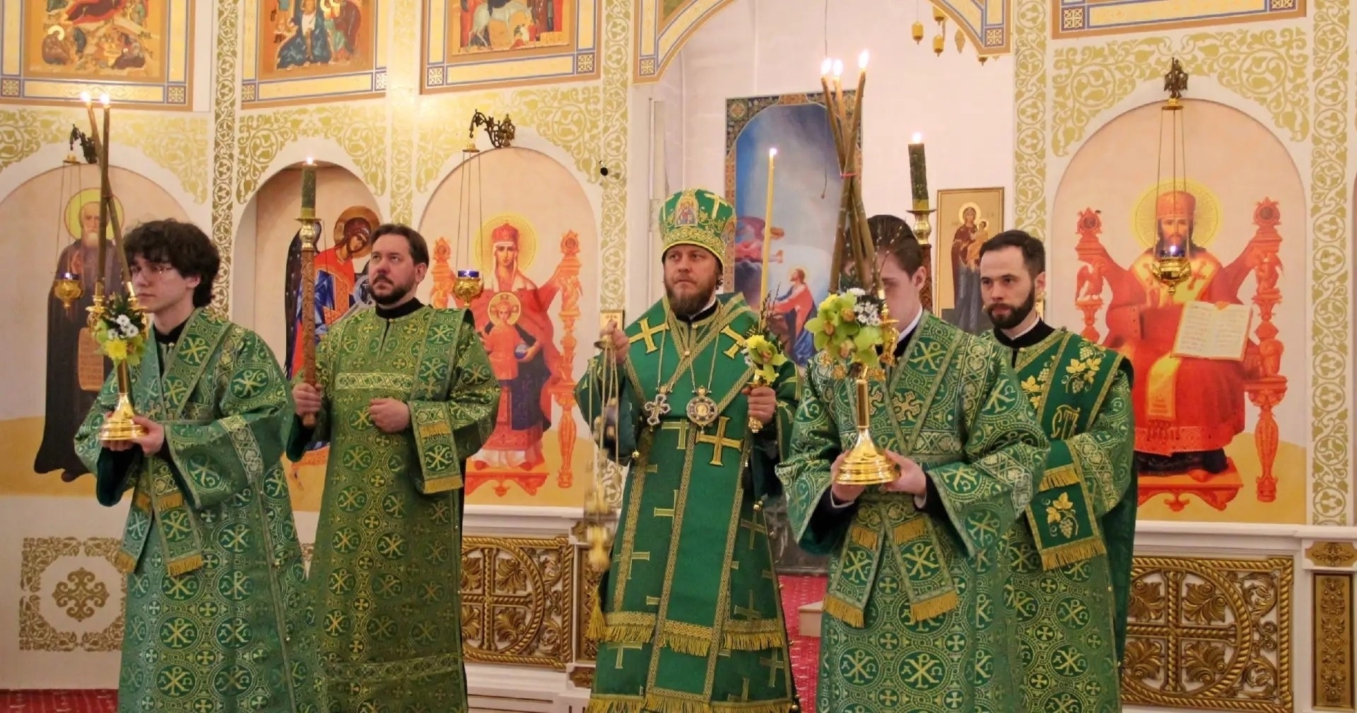 БОГОСЛУЖЕНИЕ В СЕРАФИМОВСКОМ КАФЕДРАЛЬНОМ СОБОРЕ Г. ЗЛАТОУСТА