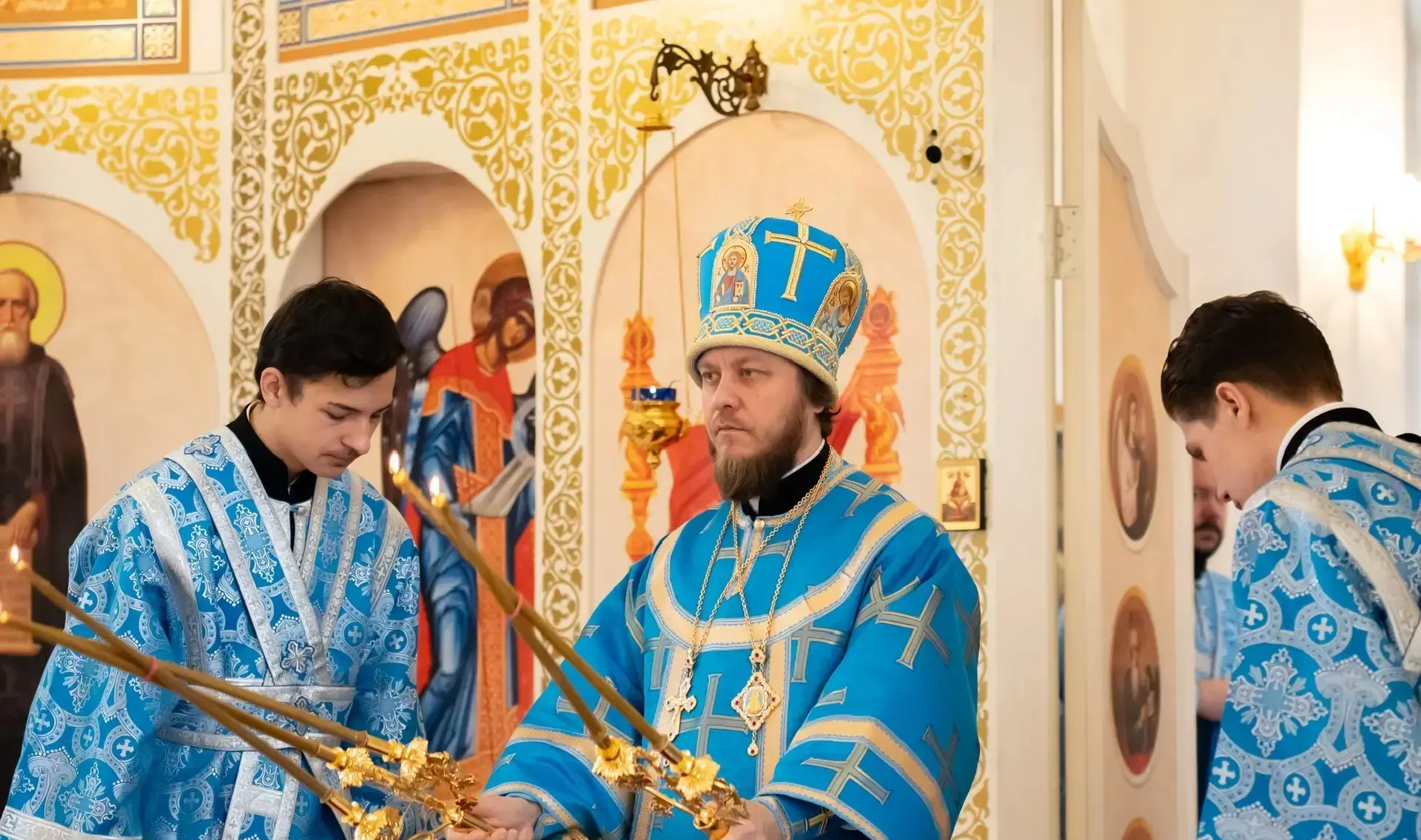 Духовенство, прихожане и вся паства Златоустовской епархии сердечно поздравляют Преосвященнейшего Серафима, епископа Златоустовского и Саткинского, с днём диаконской хиротонии