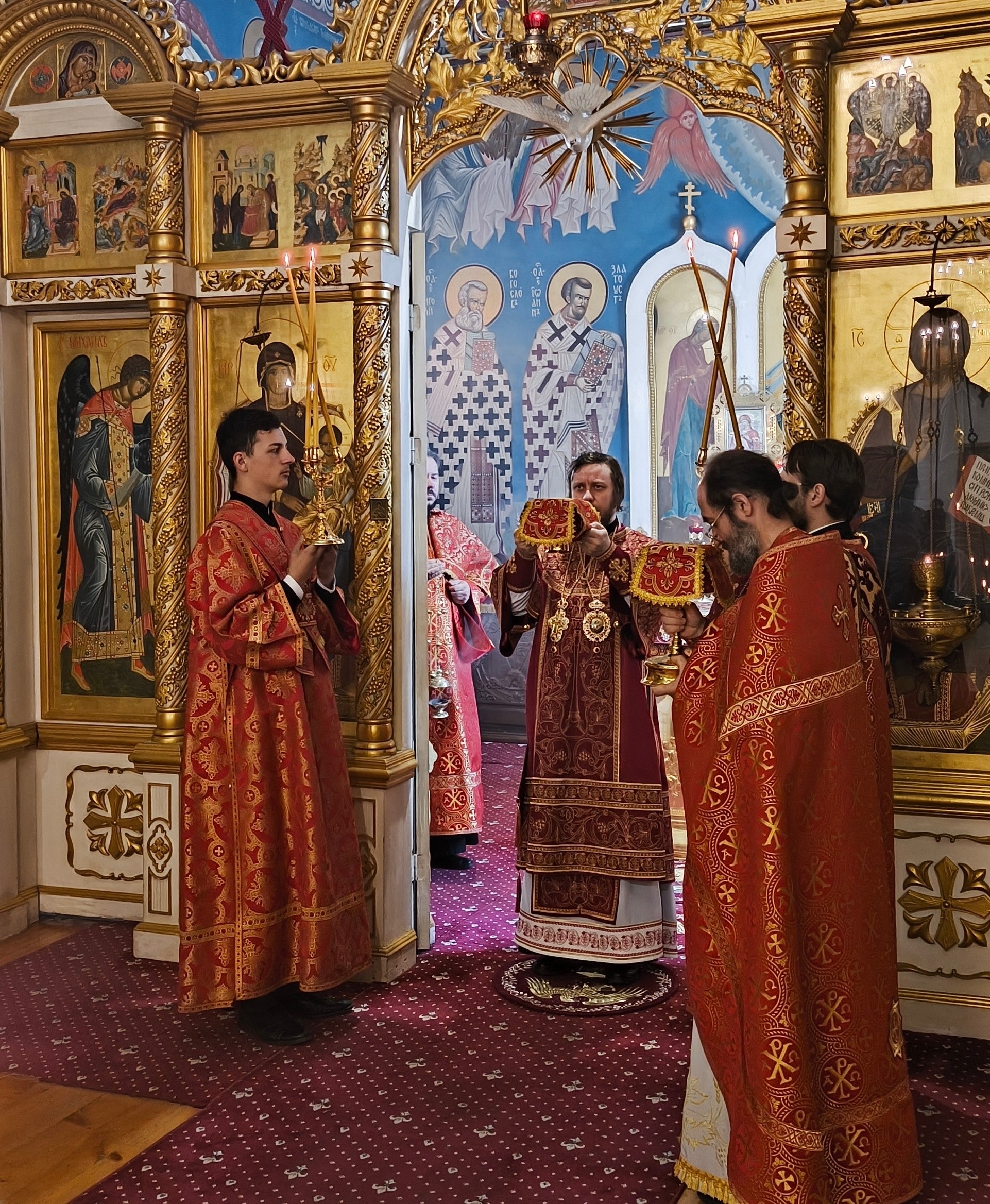 БОГОСЛУЖЕНИЕ В СЕРАФИМОВСКОМ КАФЕДРАЛЬНОМ СОБОРЕ Г. ЗЛАТОУСТА