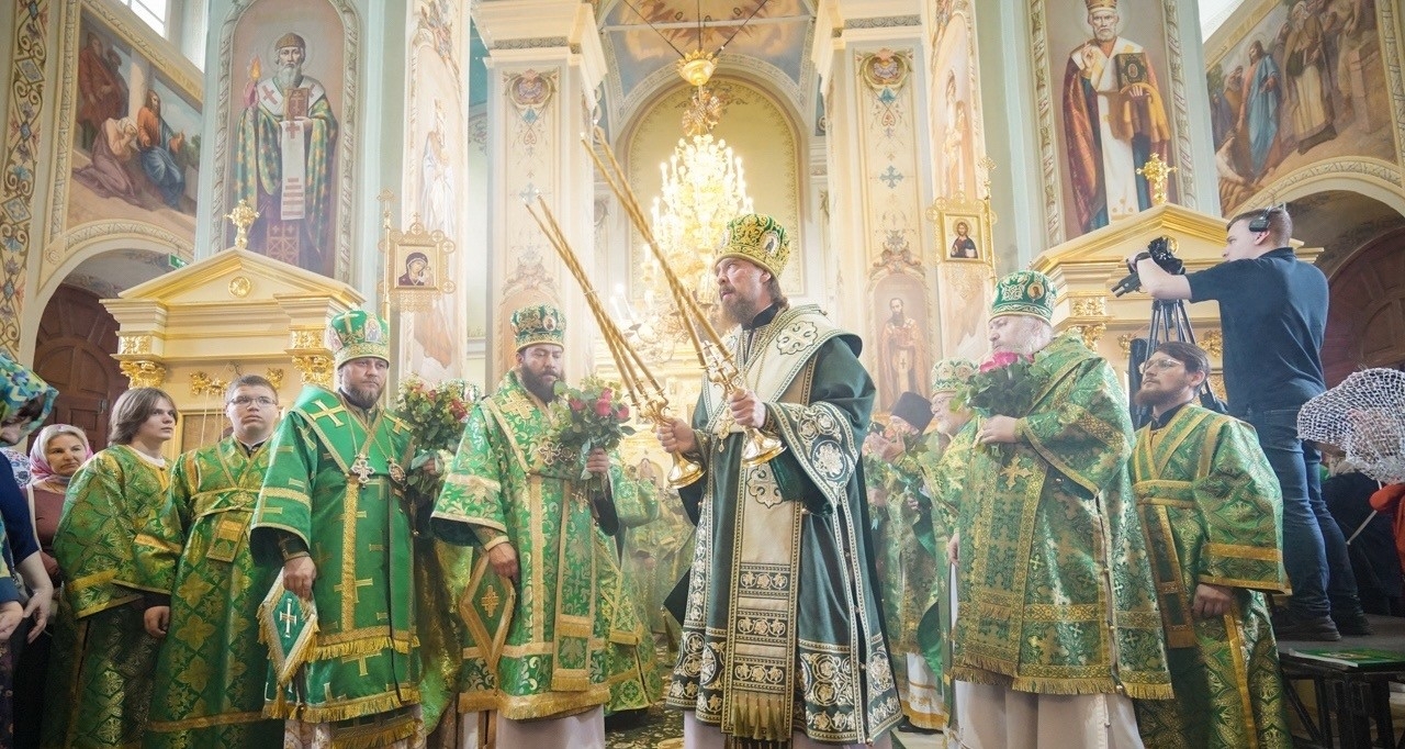 БОГОСЛУЖЕНИЕ В ТРОИЦКЕ
