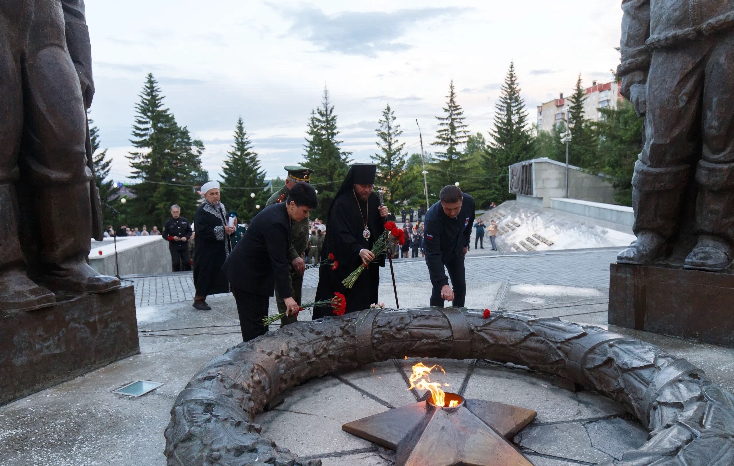 ЕПИСКОП СЕРАФИМ ПРИНЯЛ УЧАСТИЕ ВО ВСЕРОССИЙСКОЙ АКЦИИ «СВЕЧА ПАМЯТИ»