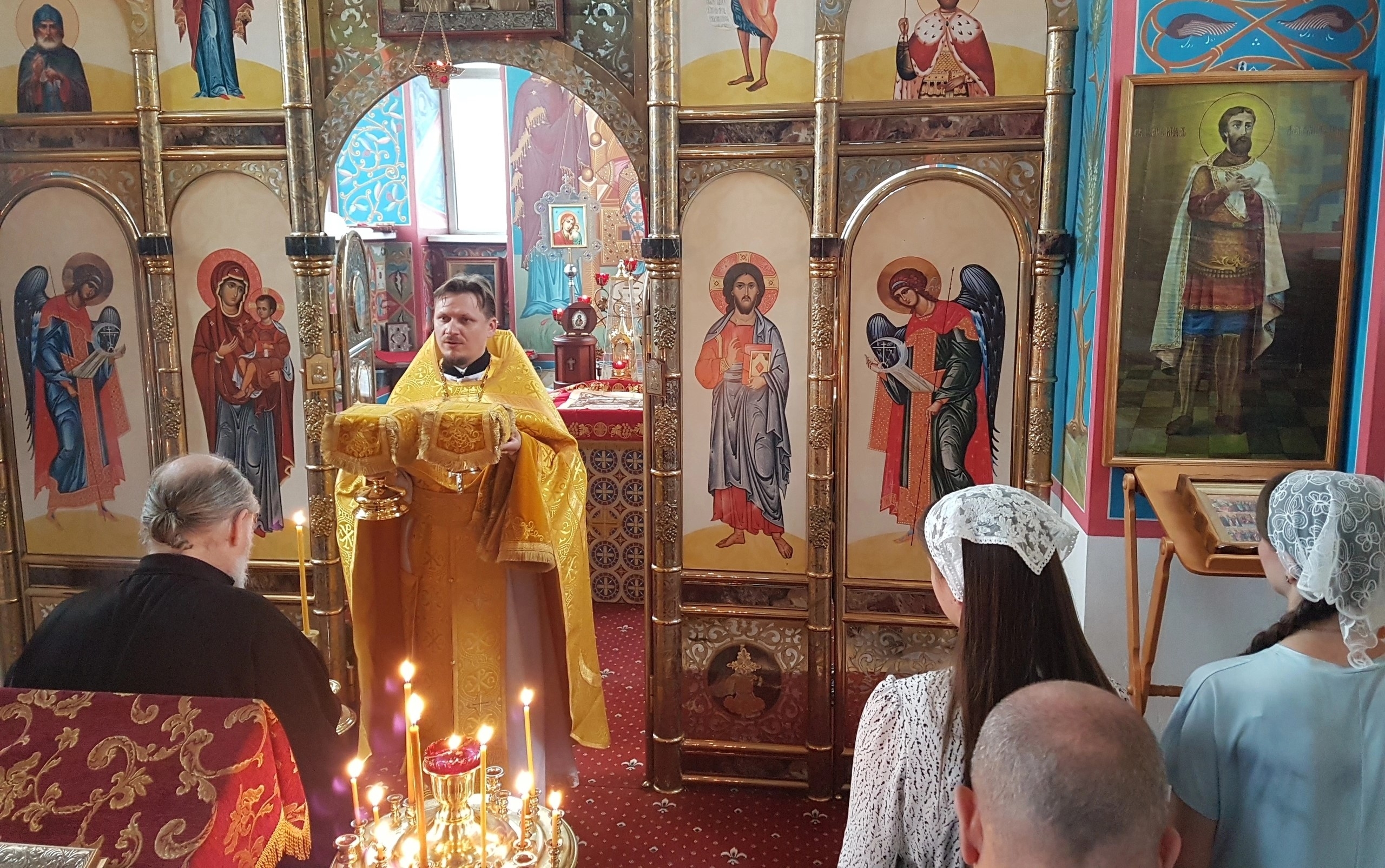 МОЛОДЕЖНАЯ ЛИТУРГИЯ В  ХРАМЕ СВЯТОГО БЛАГОВЕРНОГО КНЯЗЯ АЛЕКСАНДРА НЕВСКОГО