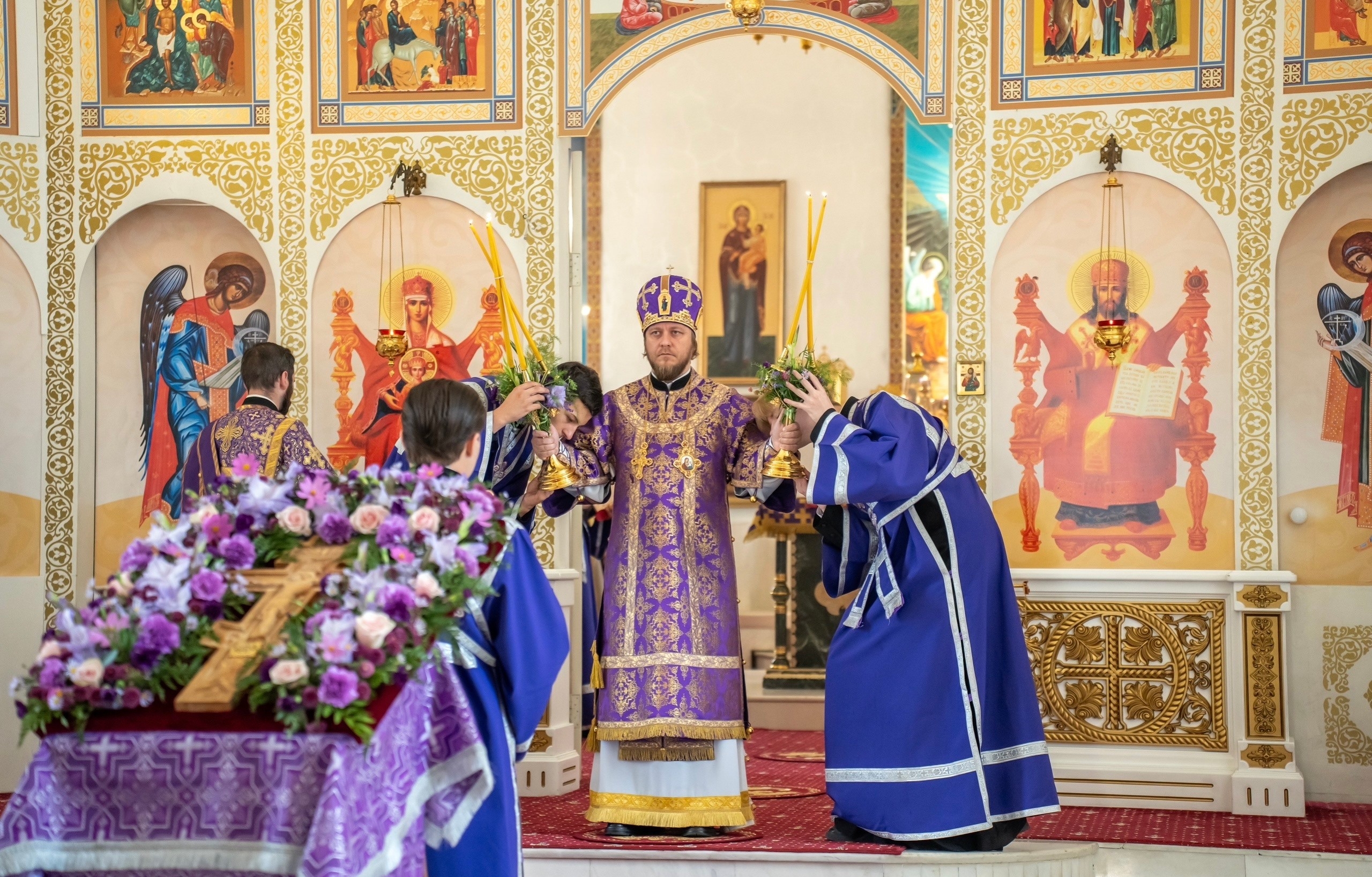 БОГОСЛУЖЕНИЕ В СЕРАФИМОВСКОМ КАФЕДРАЛЬНОМ СОБОРЕ