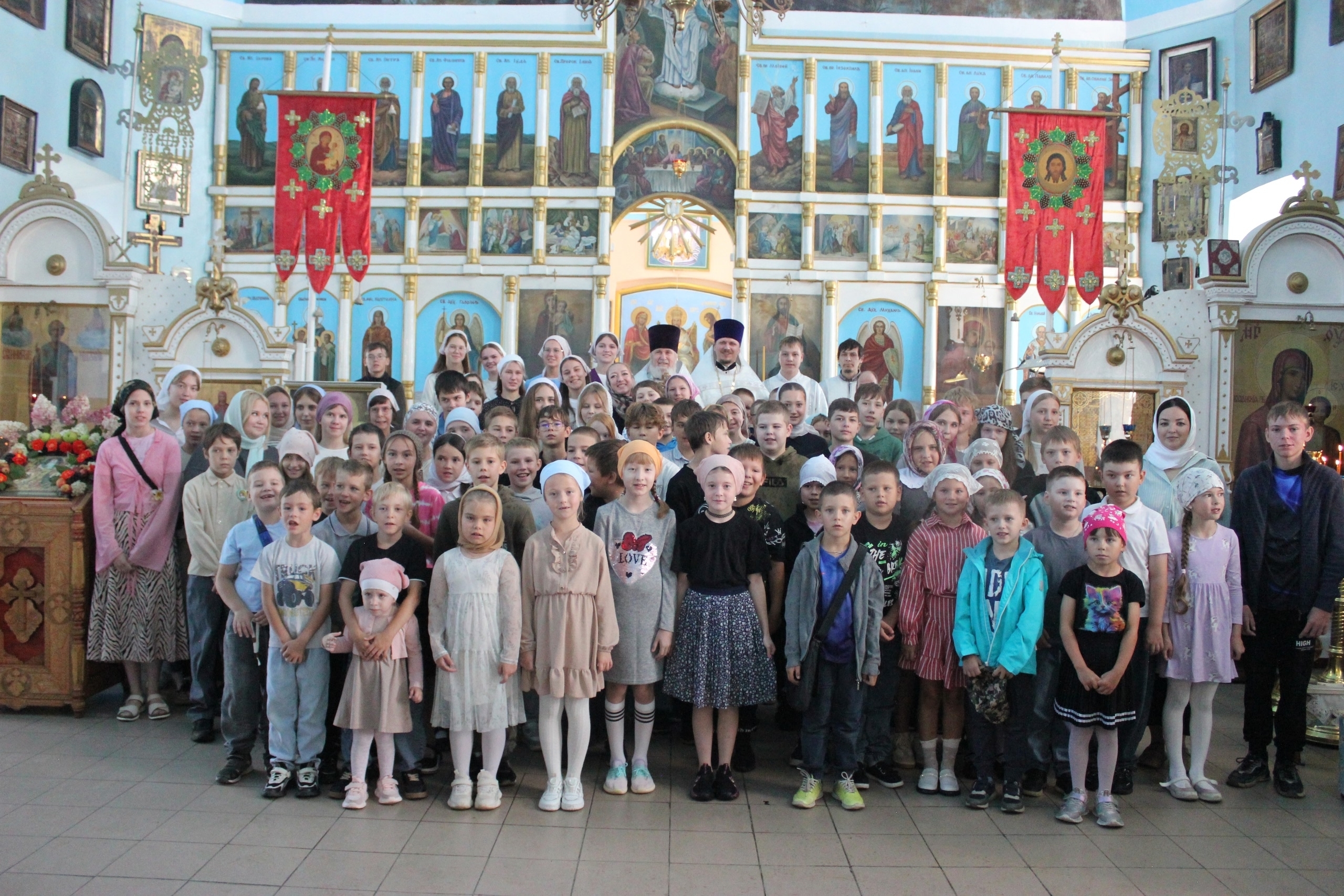 ЛИТУРГИЯ ДЛЯ УЧАЩИХСЯ И УЧАЩИХ В КАЗАНСКОМ ХРАМЕ Г. КУСЫ