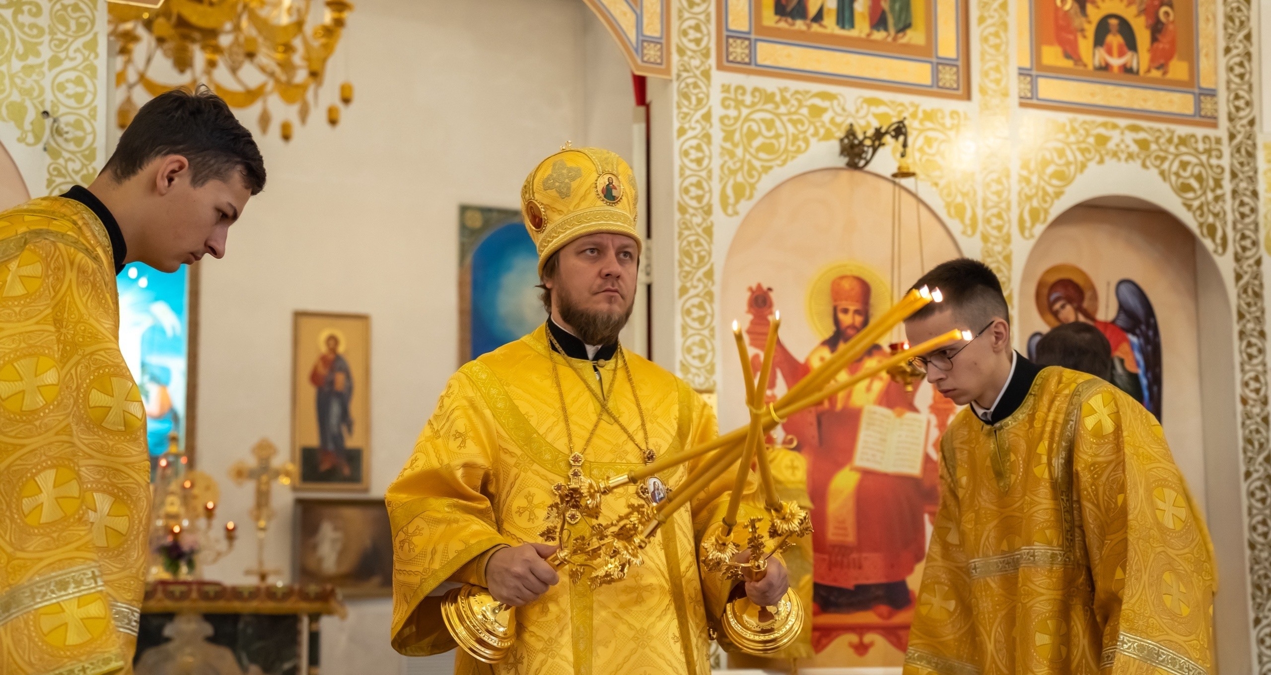 БОГОСЛУЖЕНИЕ В СЕРАФИМОВСКОМ КАФЕДРАЛЬНОМ СОБОРЕ